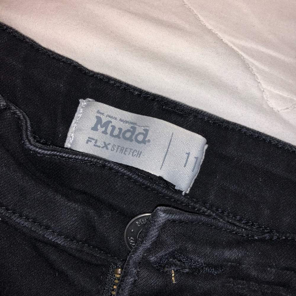 MUDD BLACK FRAYED JEAN SHORTS